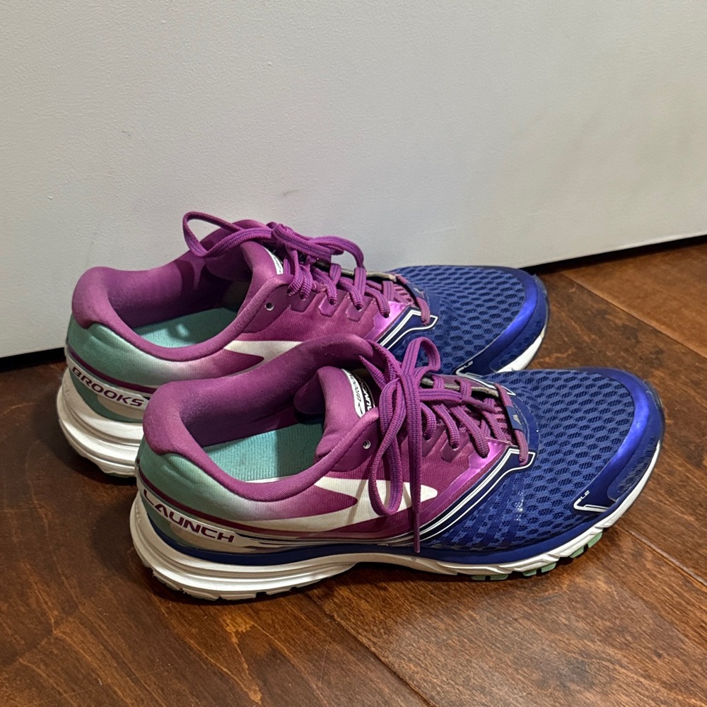 Brooks Women's Athletic Shoes in Purple and Blue size 9.5 medium width